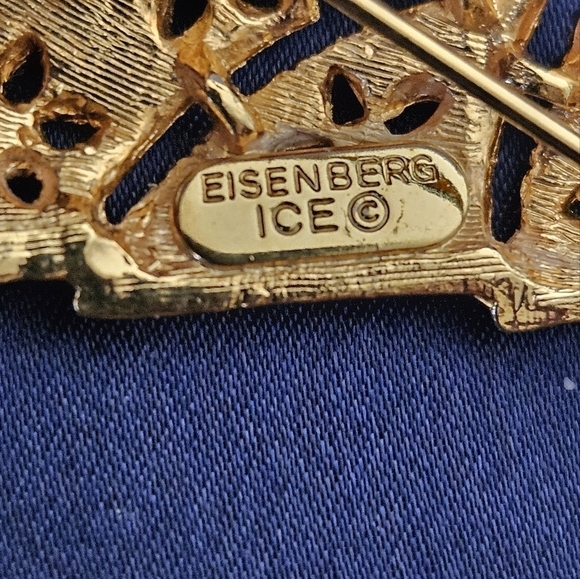 Christmas Brooch - Picture 5 of 5